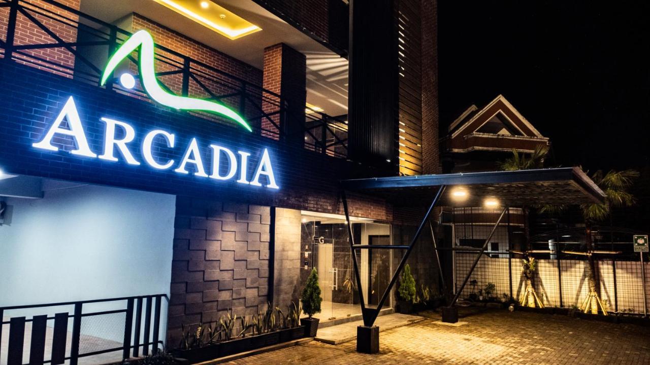 Arcadia Hotel Manado Exterior photo