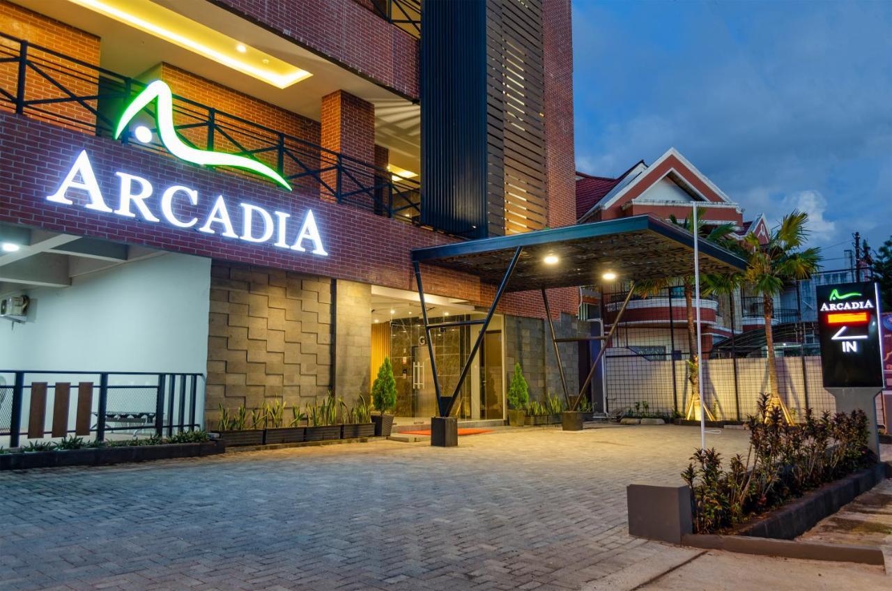 Arcadia Hotel Manado Exterior photo