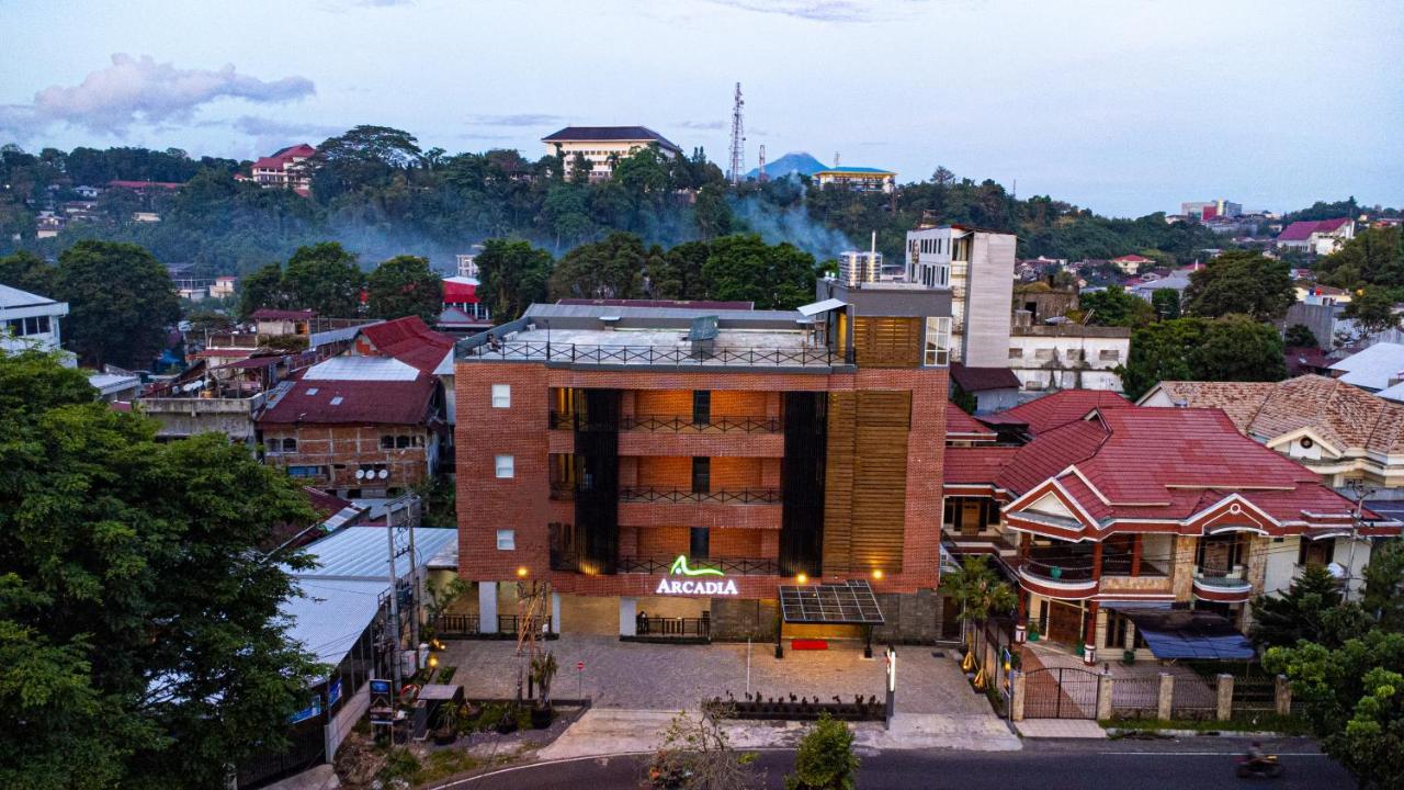 Arcadia Hotel Manado Exterior photo