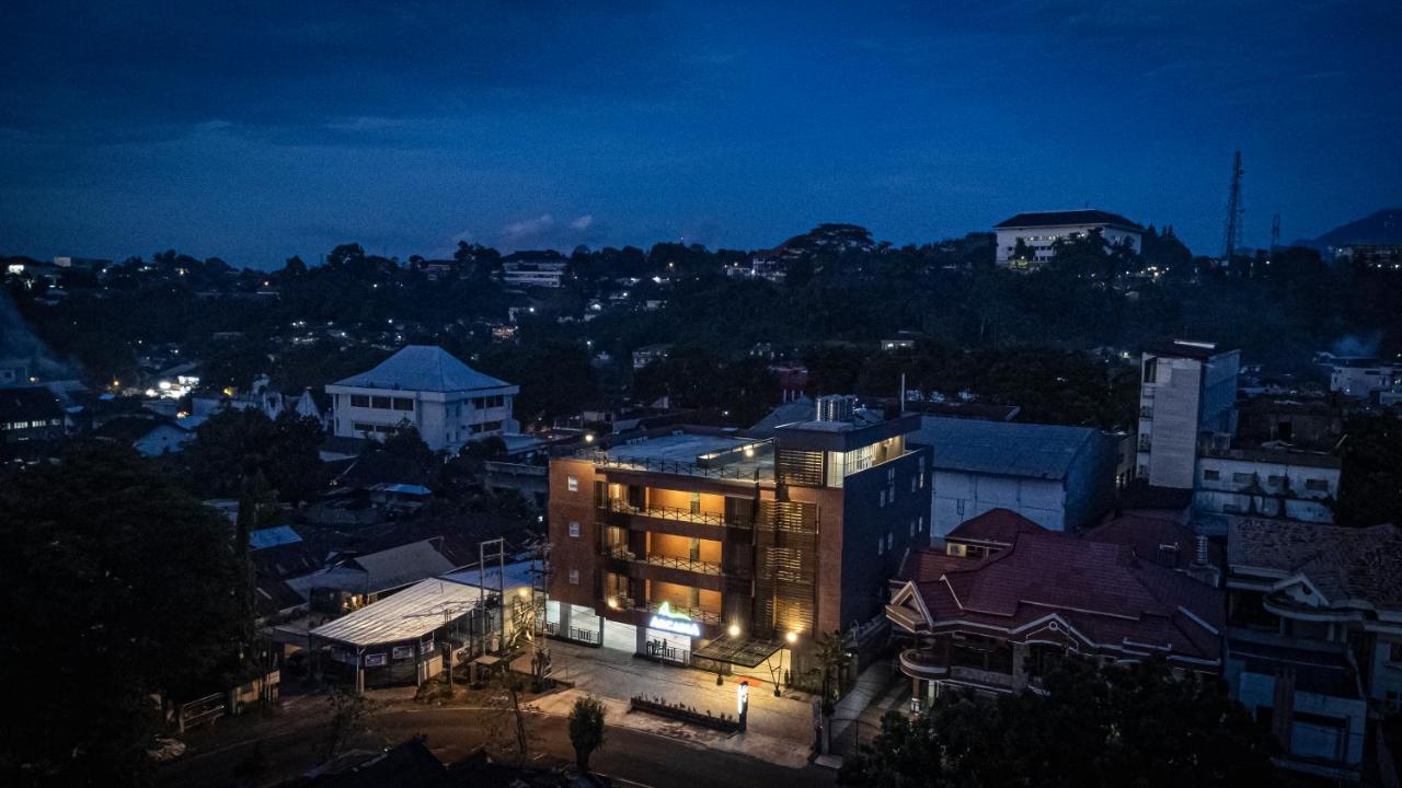 Arcadia Hotel Manado Exterior photo